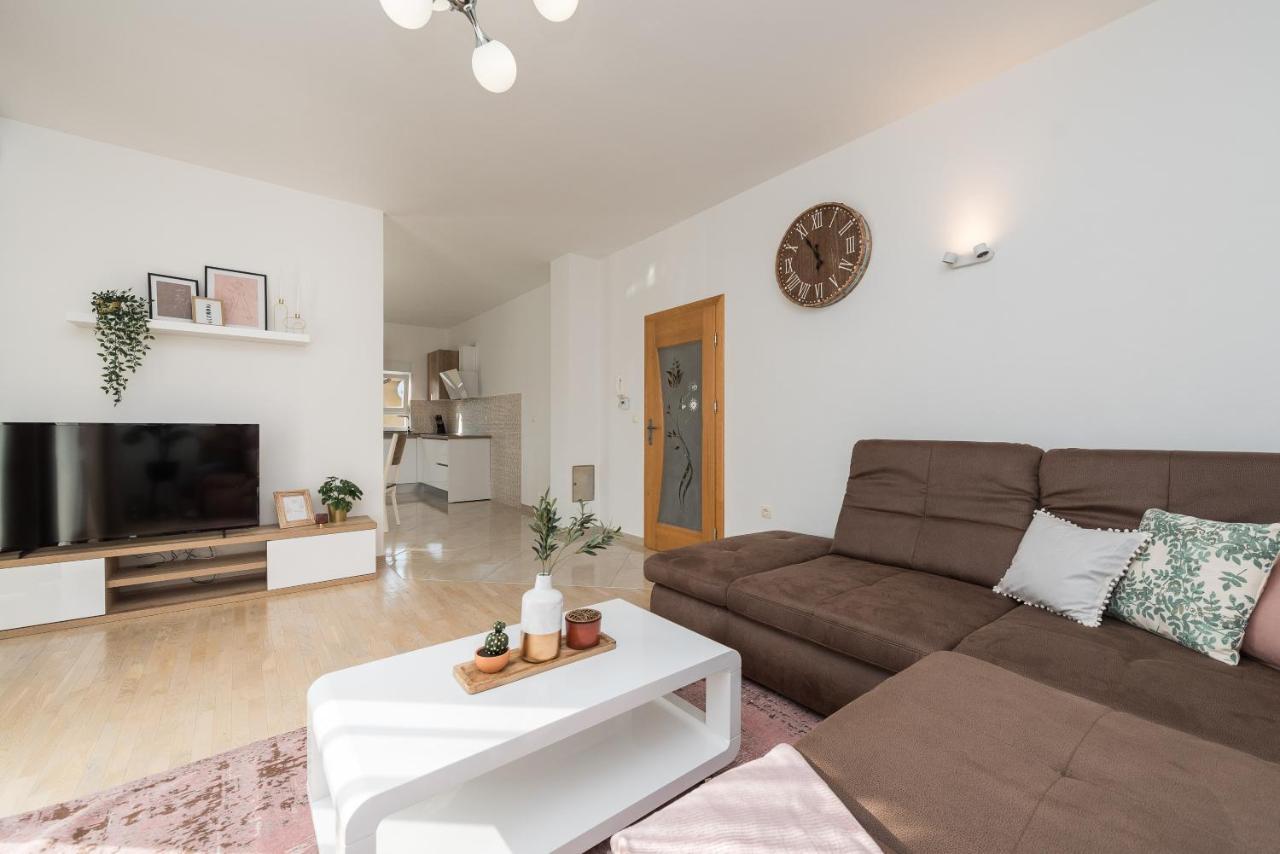 Villa Petra S Bazenom, Rostiljem I Parkingom Zadar Exterior foto