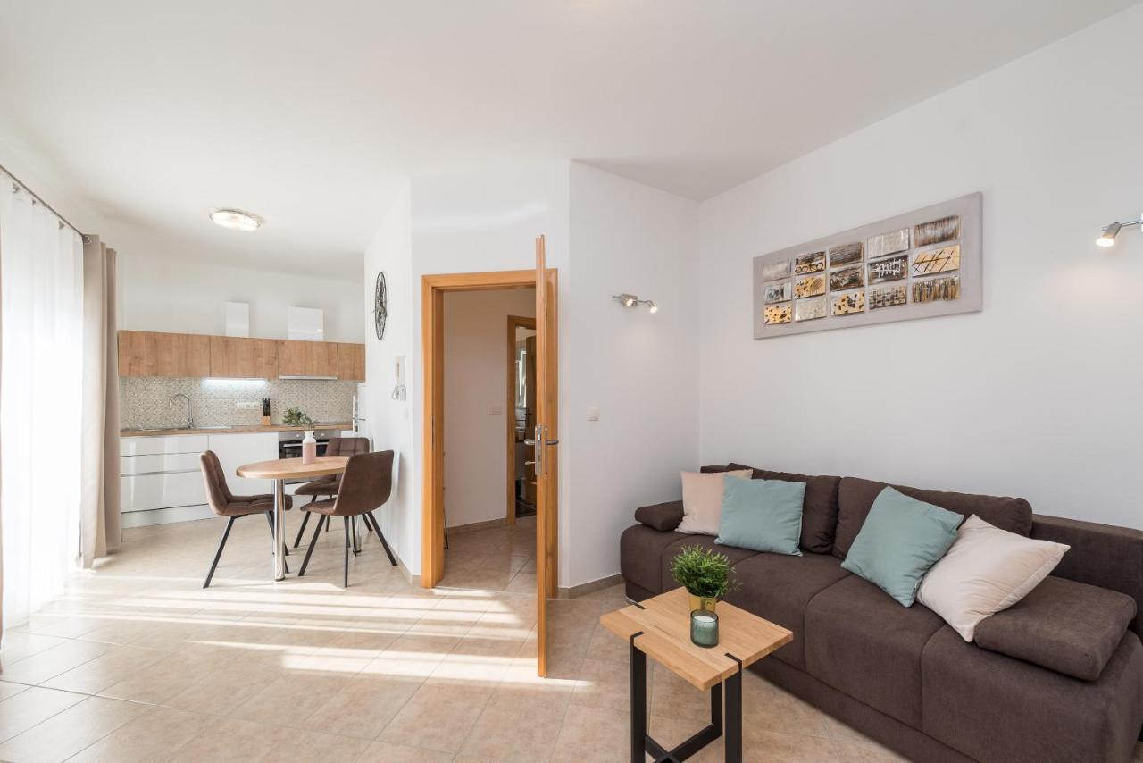 Villa Petra S Bazenom, Rostiljem I Parkingom Zadar Exterior foto