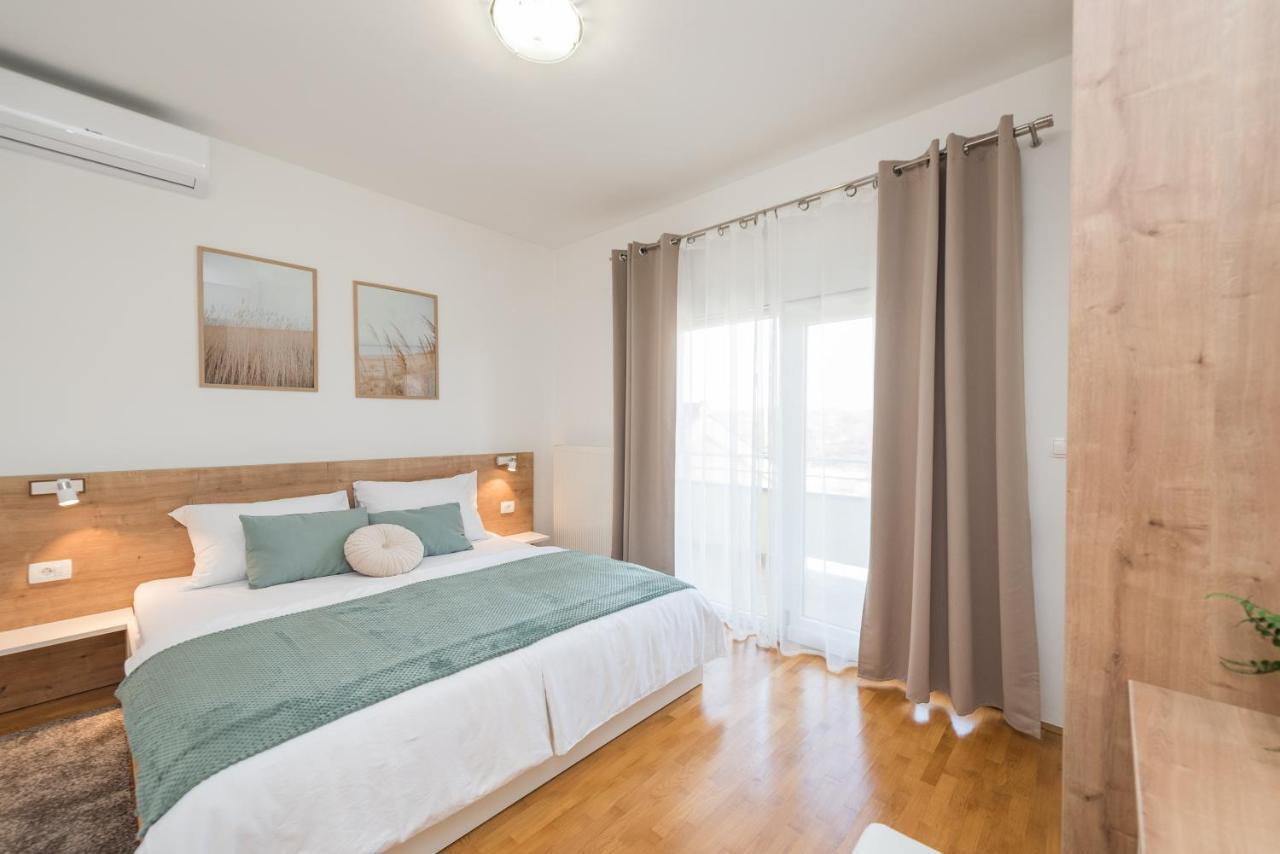 Villa Petra S Bazenom, Rostiljem I Parkingom Zadar Exterior foto